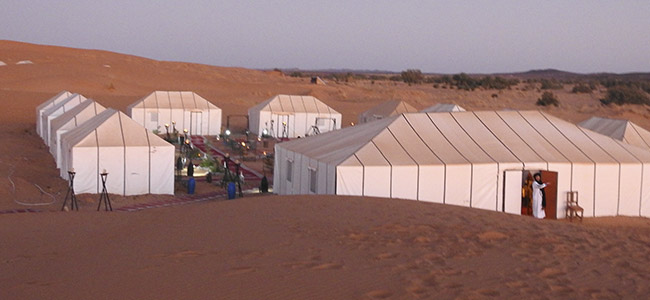 Deuxième jour de l'excursion de deux jours dans le désert avec nuitée dans un camp du Sahara.