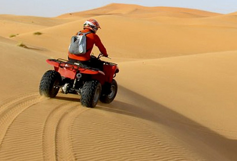 Quad dans le désert du Maroc